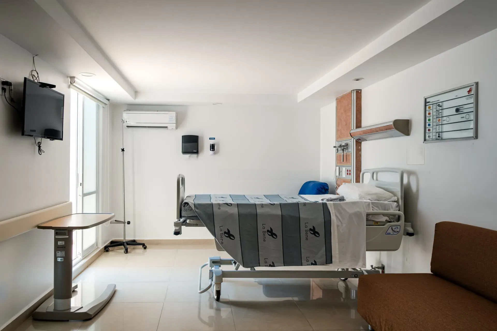 Habitación privada — cama y baño